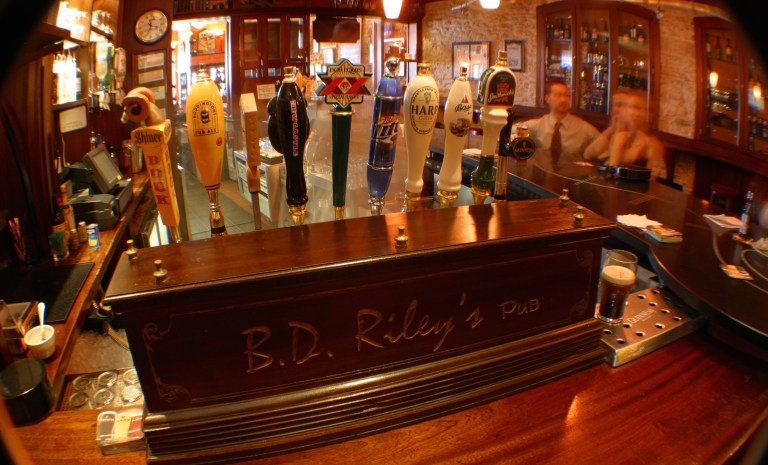 bd-rileys-bar