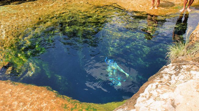 swimming_in_jacobs_well-jpg-653x0_q80_crop-smart